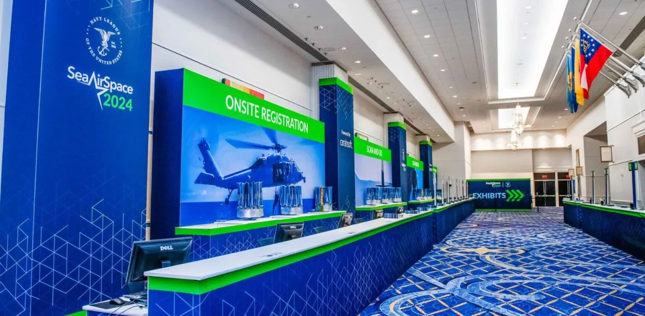 Hybrid Event Displays vs Traditional Booths of Trade Shows